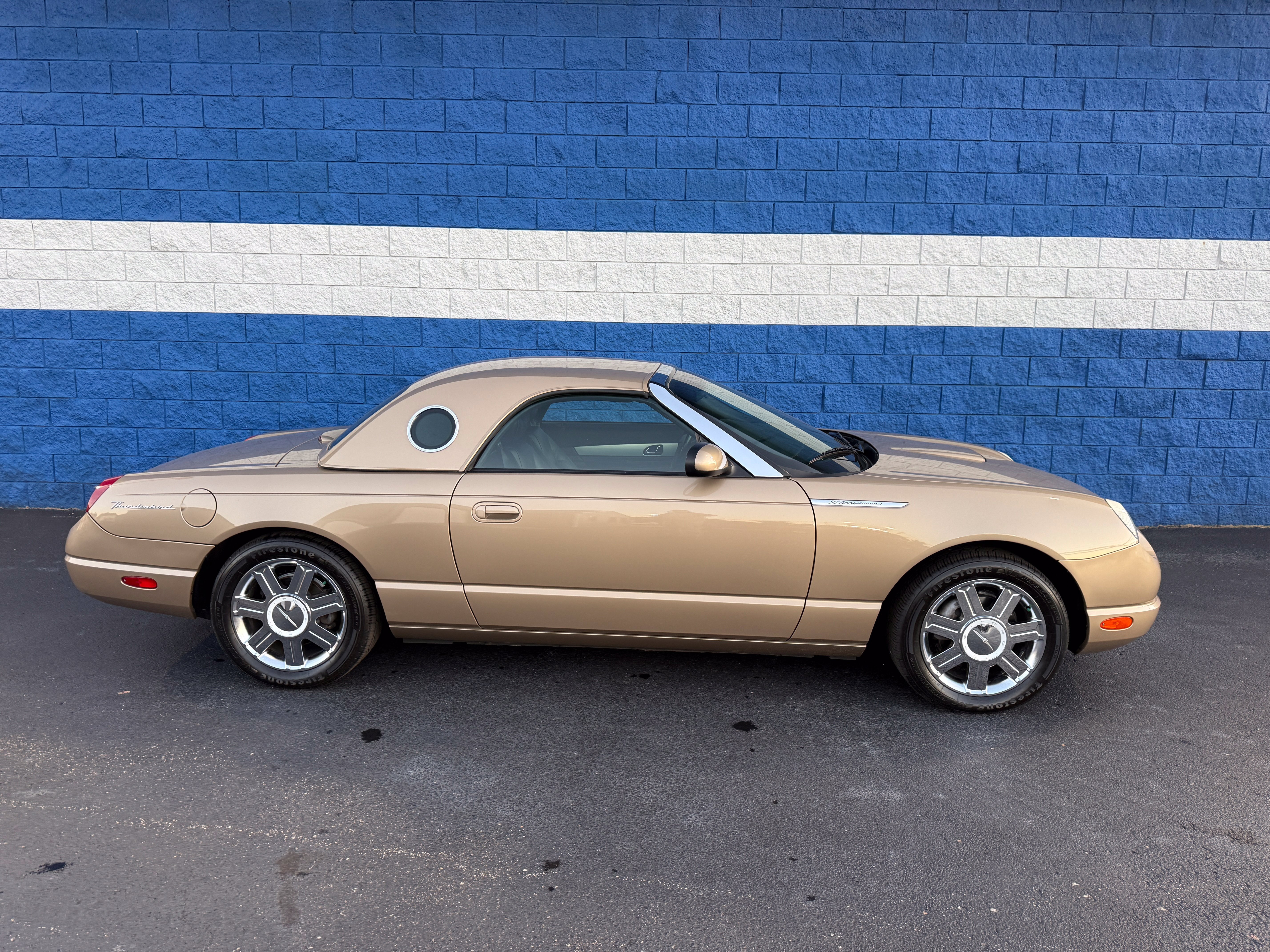 Used 2005 Ford Thunderbird RWD image 2