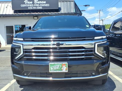 Used 2025 Chevrolet Tahoe LT w/ Comfort Package AWD/4WD image 2