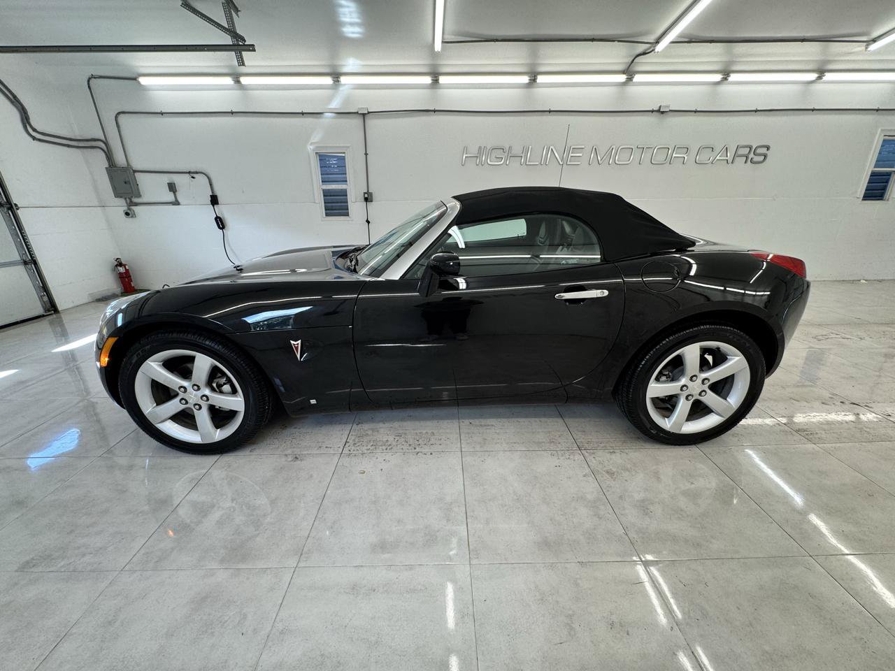 Used 2006 Pontiac Solstice Convertible w/ Premium Package RWD image 8
