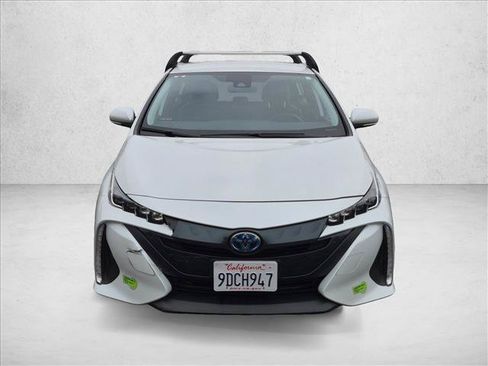 Used 2022 Toyota Prius Prime XLE FWD image 2