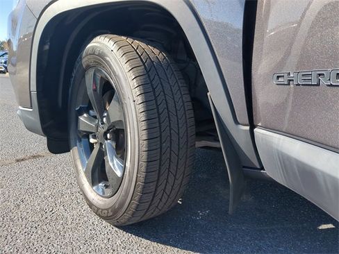 Used 2021 Jeep Cherokee Latitude Plus image 36