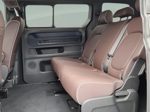 New 2025 Volkswagen ID. Buzz Pro S RWD image 10