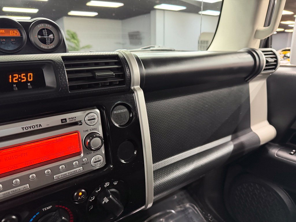 Used 2014 Toyota FJ Cruiser 4WD w/ Upgrade Package image 27