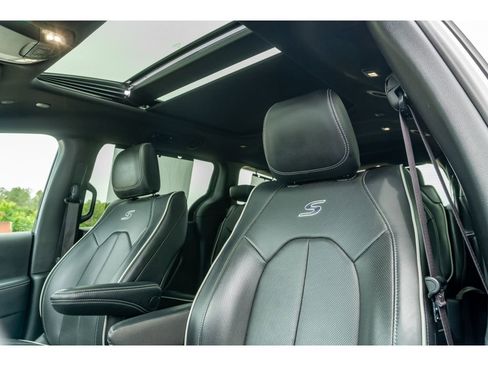 Used 2025 Chrysler Pacifica Limited FWD image 14