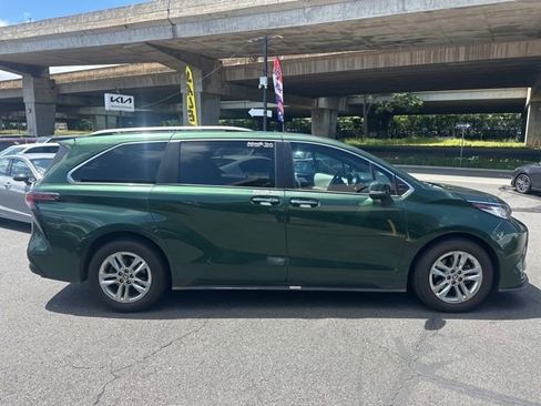 Used 2023 Toyota Sienna Limited AWD/4WD image 16