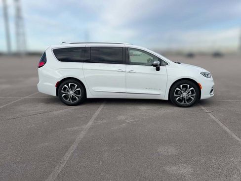 New 2026 Chrysler Pacifica Pinnacle image 14