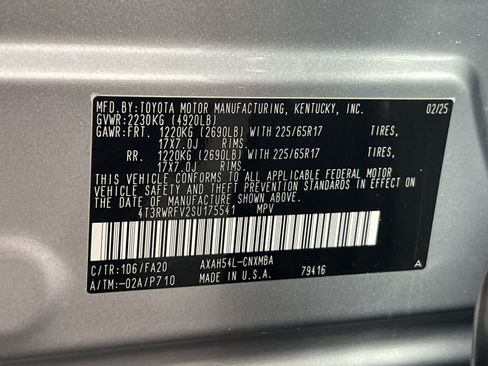 Used 2025 Toyota RAV4 XLE AWD/4WD image 30