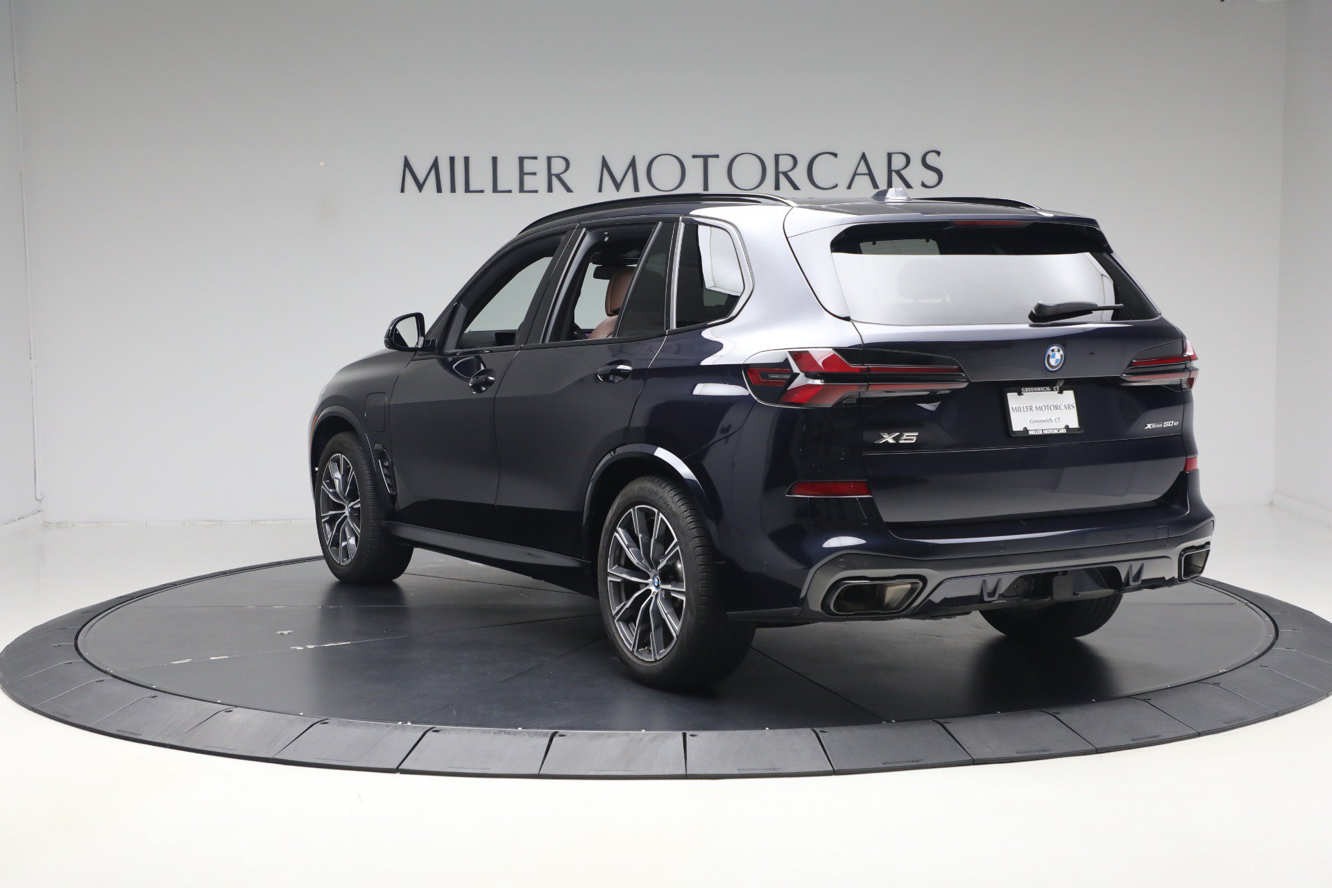Used 2024 BMW X5 xDrive50e w/ Executive Package AWD/4WD image 5