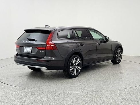 Used 2025 Volvo V60 B5 Cross Country Plus AWD/4WD image 5