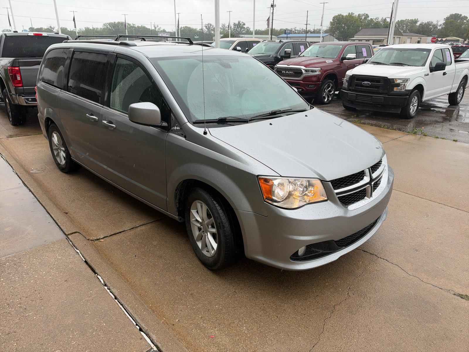 Used 2019 Dodge Grand Caravan SXT FWD image 4