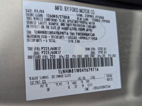 Used 2004 Lincoln Town Car Signature image 16