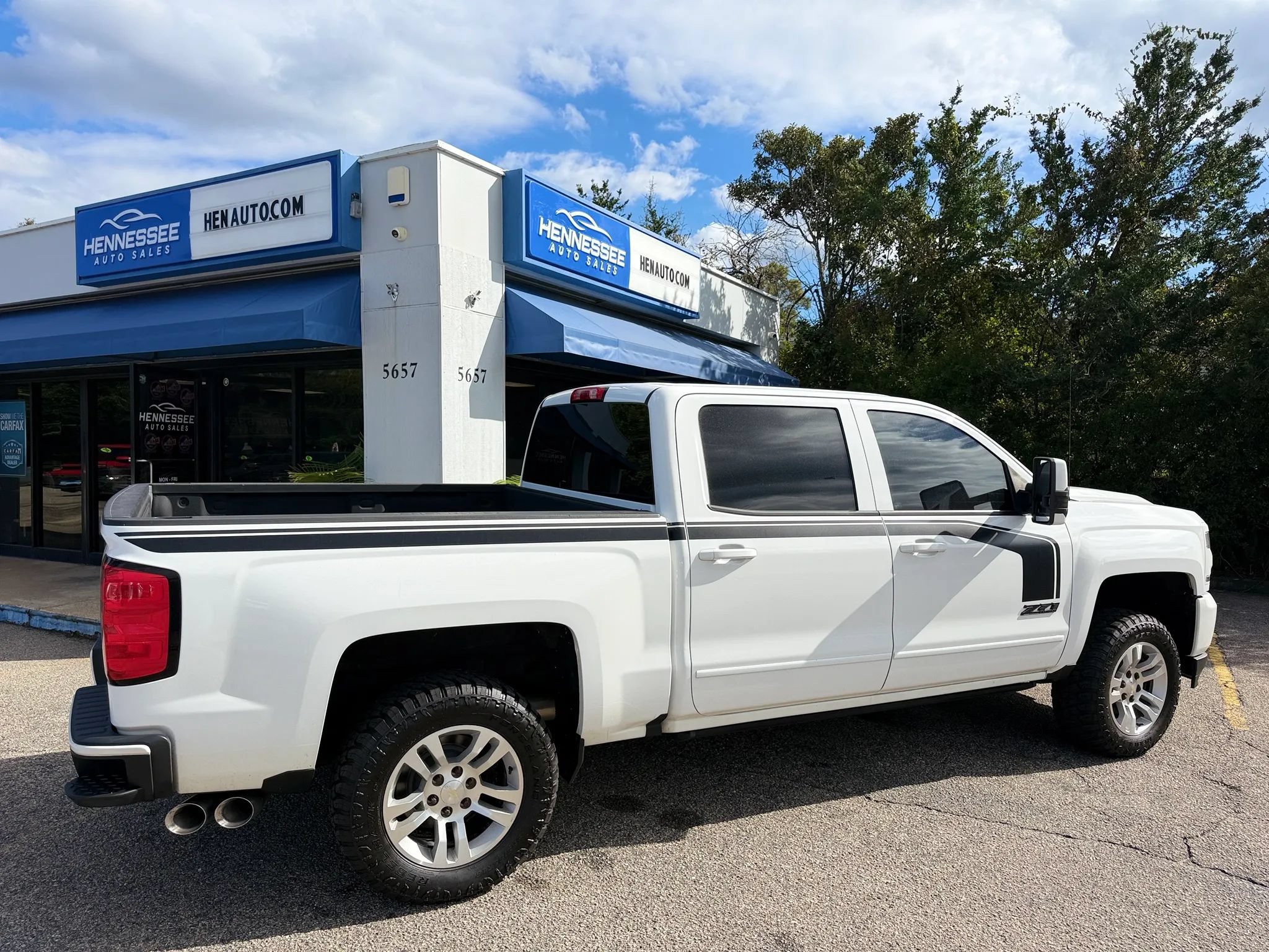 Used 2017 Chevrolet Silverado 1500 LT w/ Rally 2 Edition AWD/4WD image 5