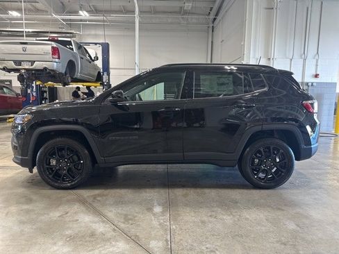 New 2025 Jeep Compass Latitude w/ Sun & Sound Group image 4