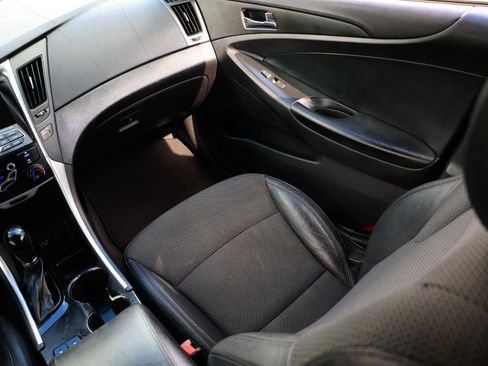 Used 2013 Hyundai Sonata SE w/ Navigation & Sunroof Pkg image 22