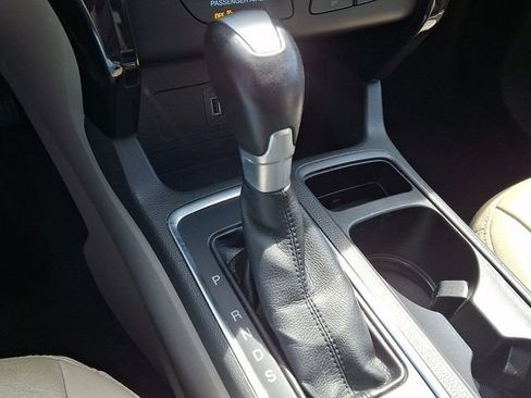 Used 2017 Ford Escape Titanium image 16