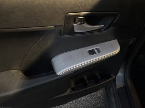 Used 2013 Toyota Camry SE image 4