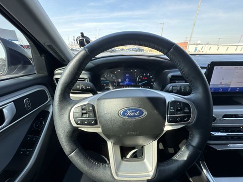 Used 2023 Ford Explorer XLT w/ Equipment Group 202A image 14