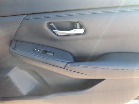 Used 2021 Nissan Sentra SV image 9