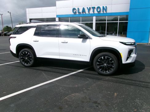 New 2026 Chevrolet Traverse LT FWD image 2