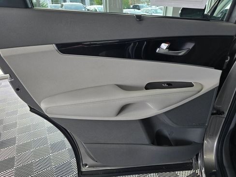 Used 2019 Kia Sorento SX image 39