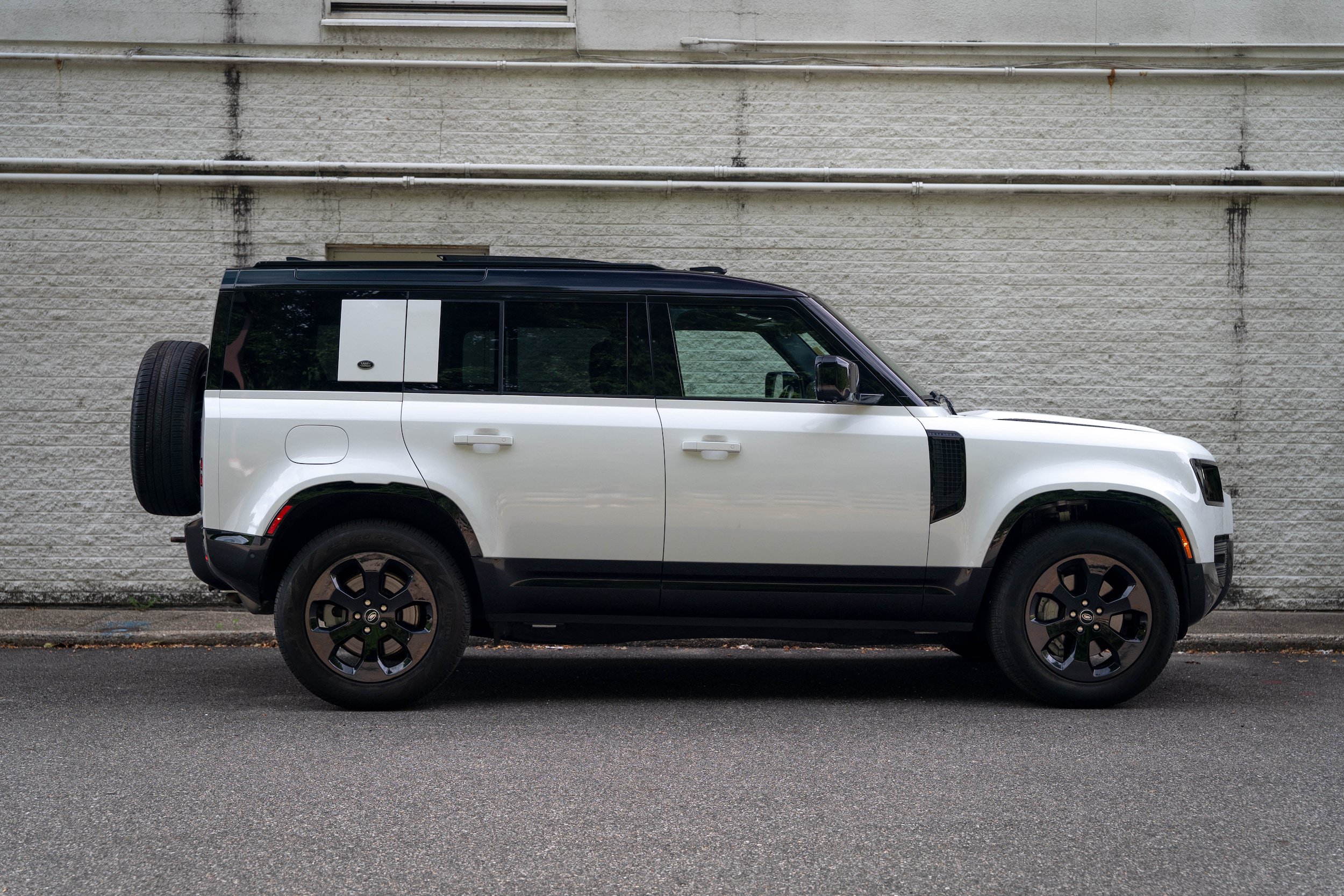 Used 2023 Land Rover Defender 110 X-Dynamic SE AWD/4WD image 8