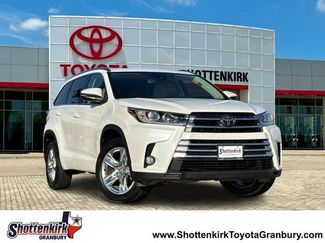 Used 2017 Toyota Highlander Limited FWD video 1