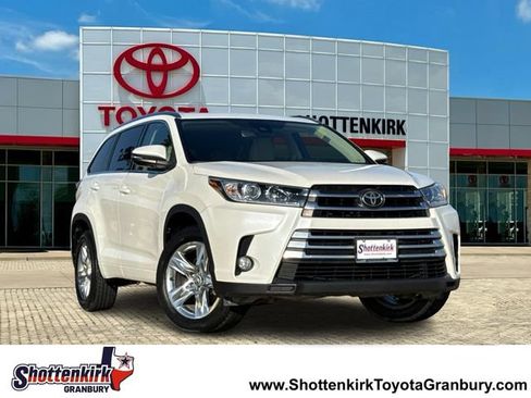 Used 2017 Toyota Highlander Limited FWD image 1