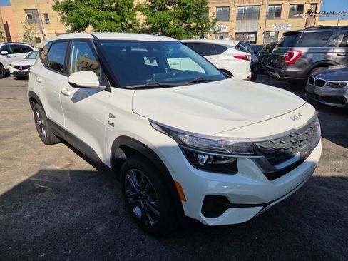 Used 2022 Kia Seltos LX AWD/4WD image 1