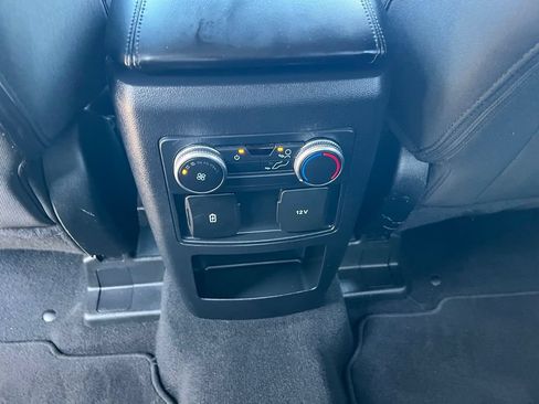 Used 2021 Ford Explorer XLT AWD/4WD image 22