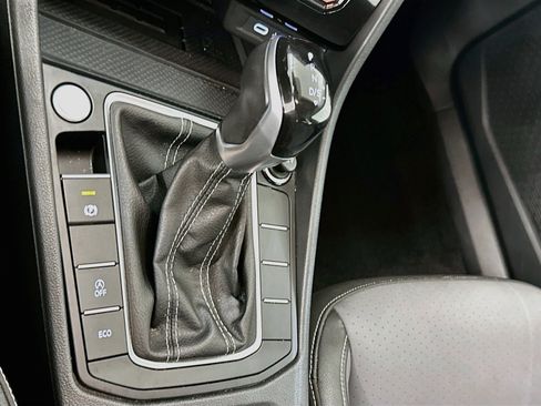 Used 2025 Volkswagen Jetta SE FWD image 25