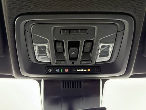 Used 2025 Chevrolet Silverado 2500 ZR2 w/ Technology Package image 33