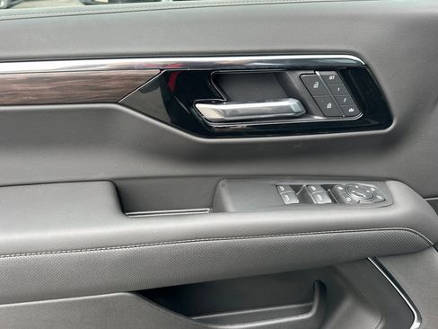 New 2025 Chevrolet Suburban Premier image 11