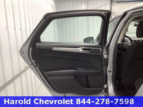 Used 2020 Ford Fusion SE image 12