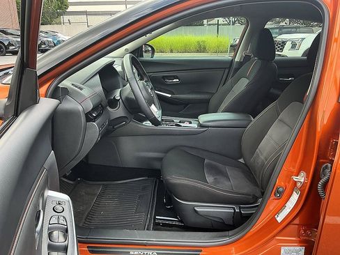 Certified 2025 Nissan Sentra SR FWD image 12