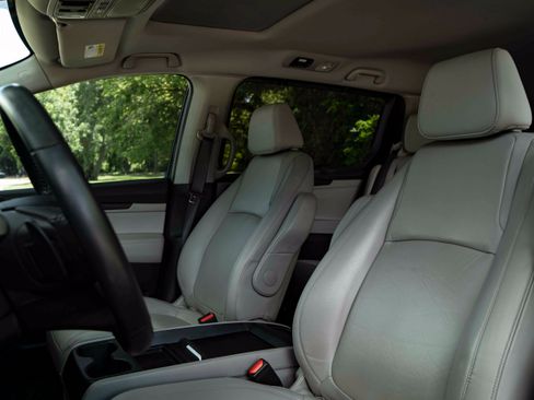 Used 2023 Honda Odyssey EX-L image 17