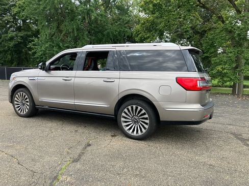 Used 2019 Lincoln Navigator L Reserve AWD/4WD image 3