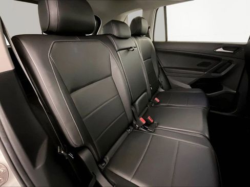 Used 2018 Volkswagen Tiguan SEL AWD/4WD image 21