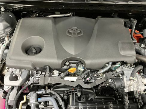 Used 2025 Toyota Camry SE w/ Multimedia Upgrade Package image 28