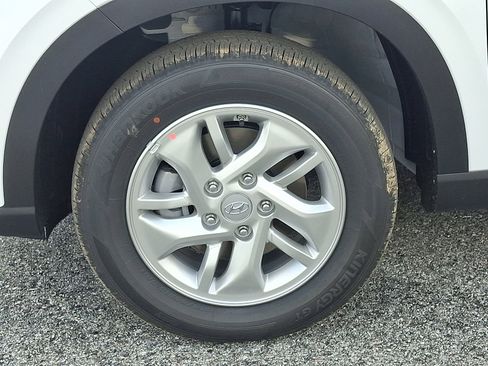 New 2025 Hyundai Venue SE image 18