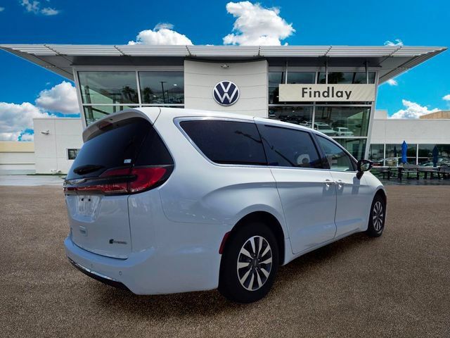 Used 2024 Chrysler Pacifica Limited FWD image 6