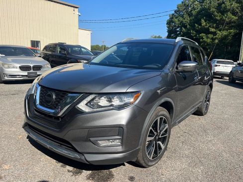 Used 2018 Nissan Rogue SL w/ Premium Package FWD image 2
