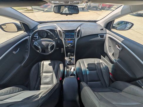 Used 2014 Hyundai Elantra GT w/ Option Group 03 image 11