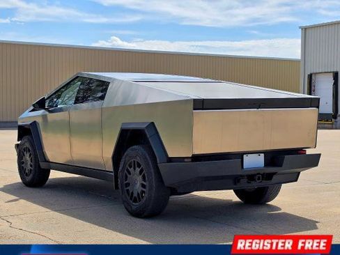 Used 2024 Tesla Cybertruck AWD Crew Cab image 5