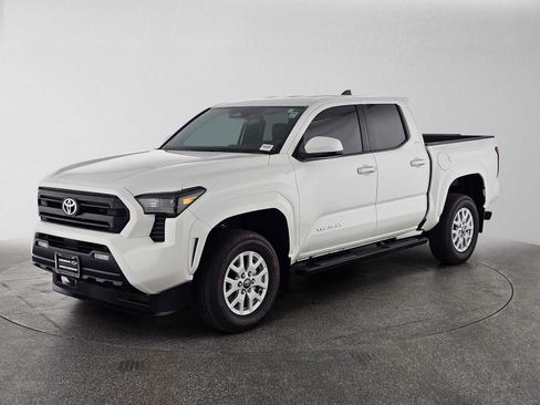 Used 2024 Toyota Tacoma SR5 RWD image 7