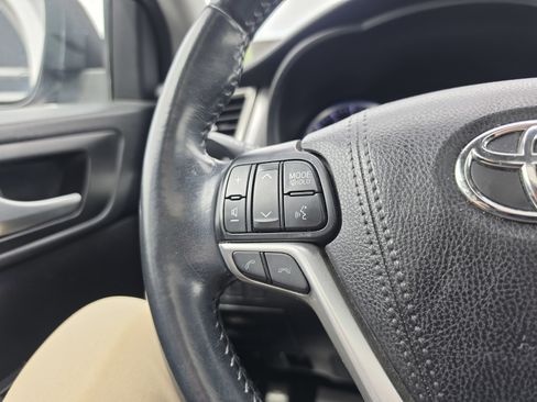 Used 2018 Toyota Highlander XLE AWD/4WD image 20