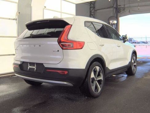 Used 2025 Volvo XC40 B5 Core AWD/4WD image 5