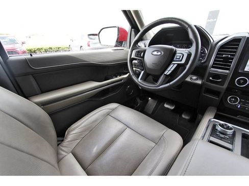 Used 2018 Ford Expedition XLT w/ Equipment Group 202A RWD image 9