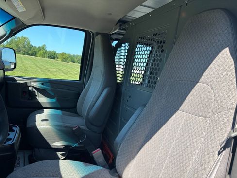 Used 2015 GMC Savana 2500 RWD image 8