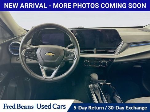 Used 2025 Chevrolet Trax LT w/ Driver Confidence Package FWD image 23