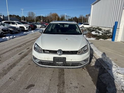 Used 2017 Volkswagen Golf Alltrack SE image 2